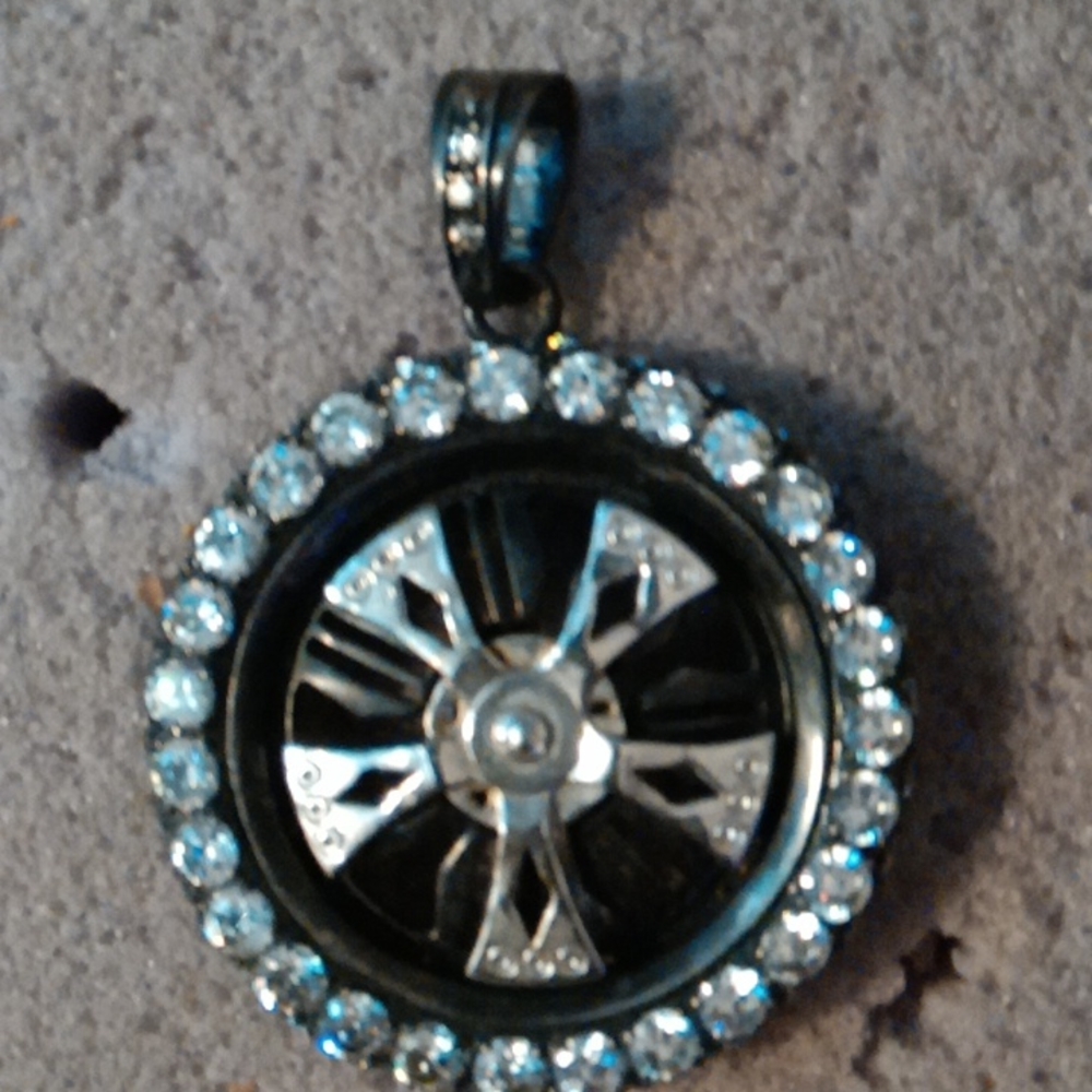 Sterling silver spinner pendant